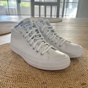 Women’s Size 7 Converse Chuck Taylor All Star Street High-Top Sneaker